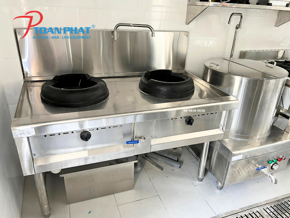 Thiết bị Bếp Á được trang bị thêm vòi nước