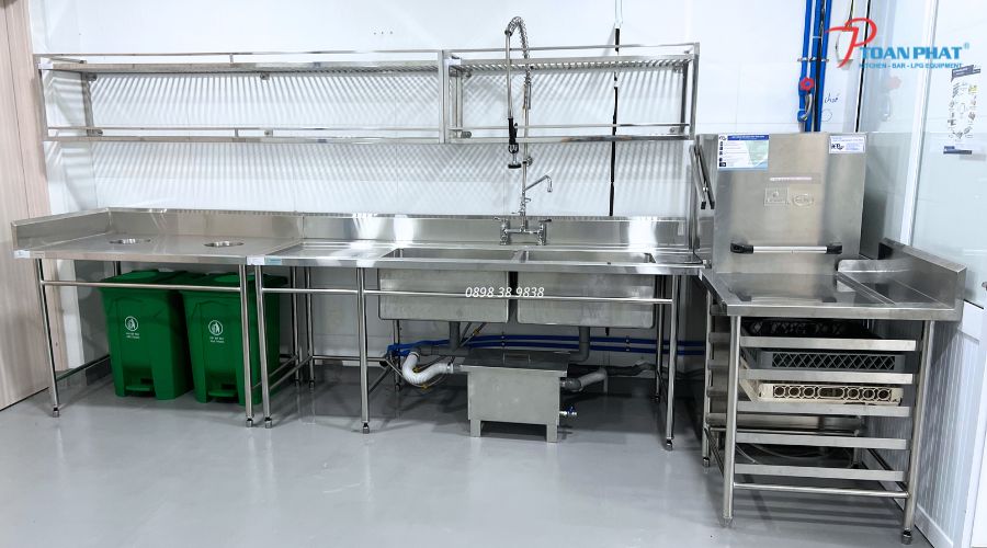 Thiết kế bếp quán ăn: Nguyên tắc, mô hình, chi phí và các thông tin quan trọng cần biết 12 Thiết kế bếp kiểu chữ L