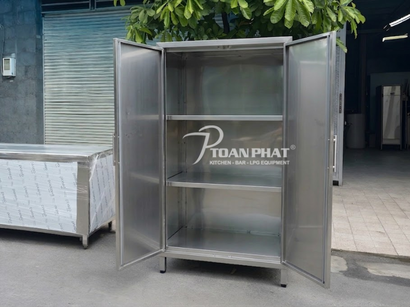 Khoang lưu trữ bát đĩa nhiều tầng trong bếp ăn