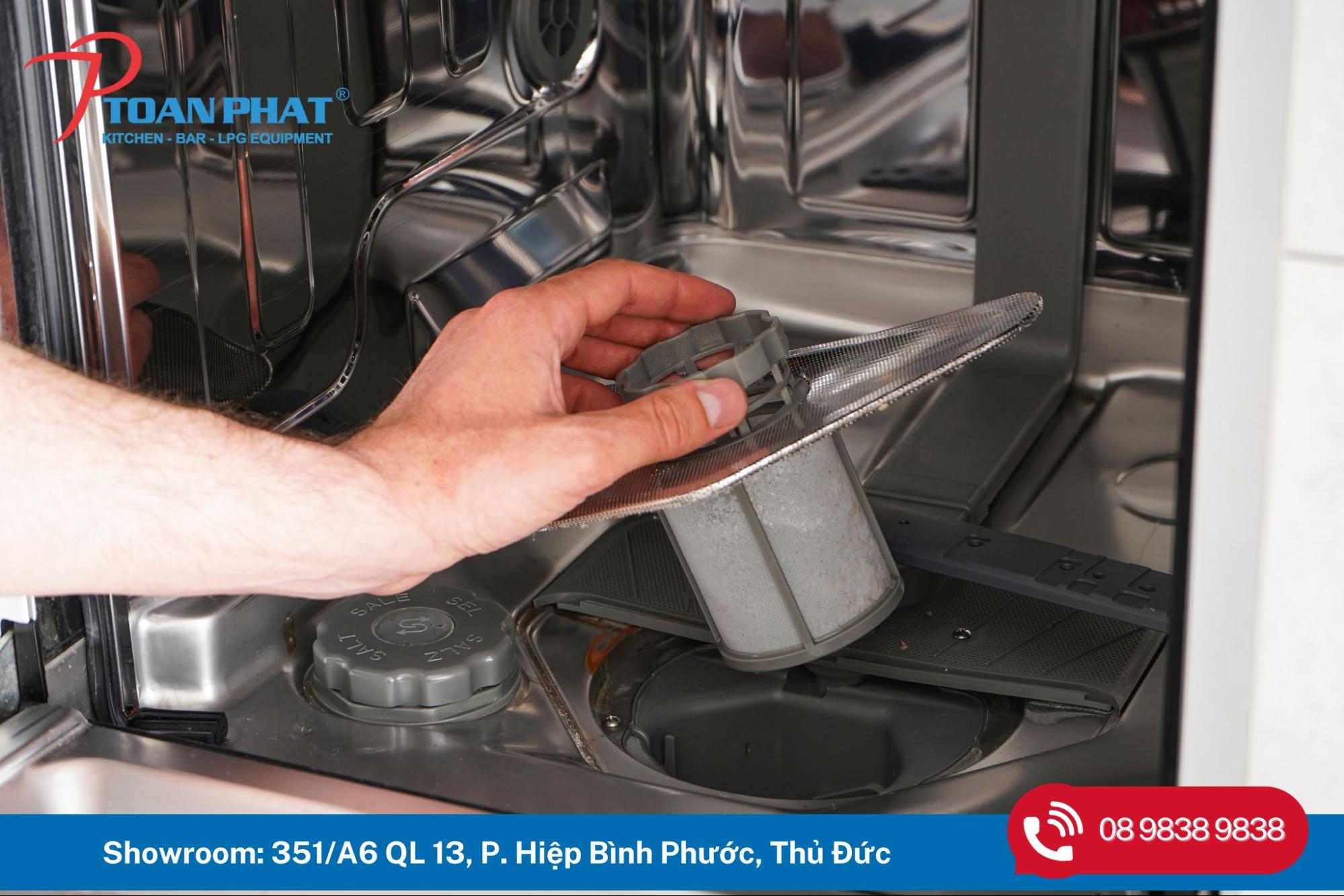 Cách sử dụng máy rửa chén công nghiệp an toàn, tiết kiệm, hiệu quả nhất 6 Vệ sinh và bảo dưỡng máy rửa bát định kỳ
