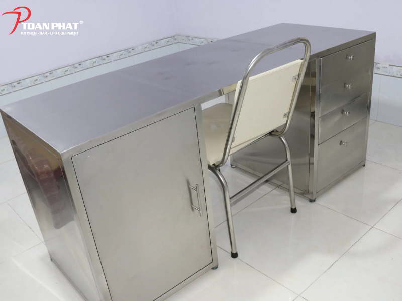 BÀN LÀM VIỆC INOX 304 CÓ 3 HỌC KÉO CAO CẤP 4 Giá bàn làm việc inox 304