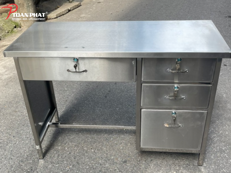 BÀN LÀM VIỆC INOX 304 CÓ 3 HỌC KÉO CAO CẤP 3 Ưu điểm bàn làm việc inox 304 do Toàn Phát cung cấp