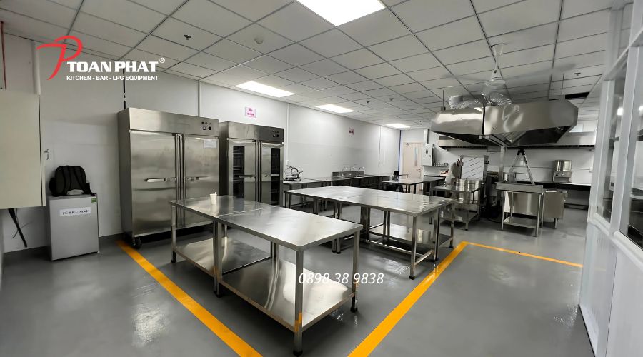 Bếp ăn công nghiệp: Tất tần tật thông tin bạn cần biết 7 Ưu và nhược điểm của mô hình bếp ăn công nghiệp