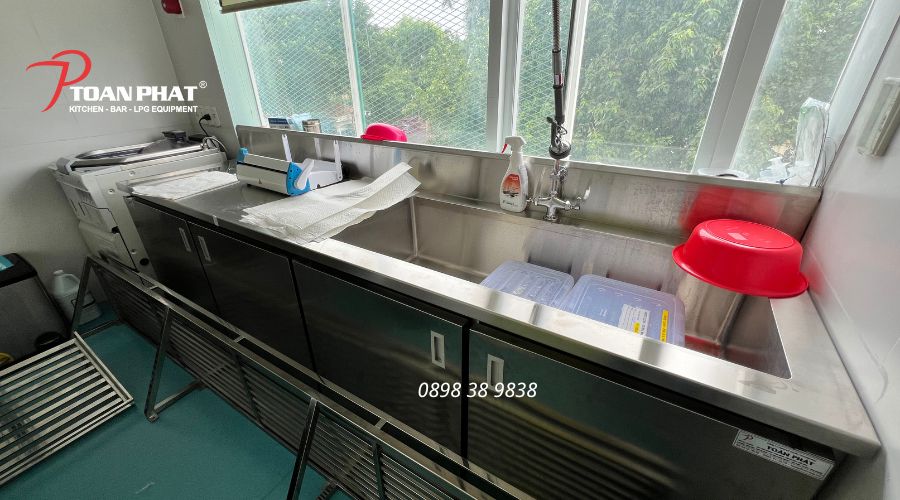 Bếp ăn công nghiệp: Tất tần tật thông tin bạn cần biết 14 Khu vực rửa chén