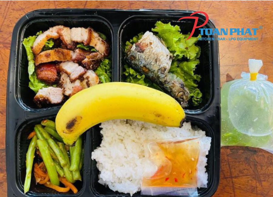 Gợi ý 8 thực đơn suất ăn bếp công nghiệp ngon, rẻ, giàu dinh dưỡng nhất cho nhân viên 4 Minh họa suất ăn công nghiệp 25k