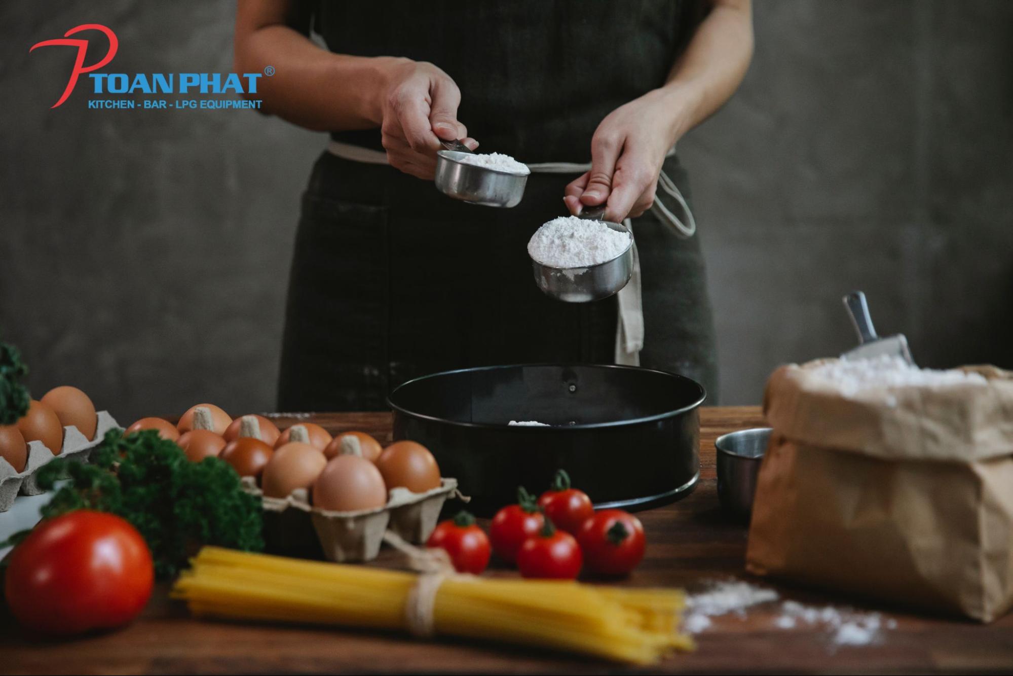 Nội quy bếp ăn tập thể, công ty, trường học chuyên nghiệp đầy đủ nhất 4 Quy trình tuân thủ nội quy vệ sinh bếp ăn tập thể trước ca làm việc