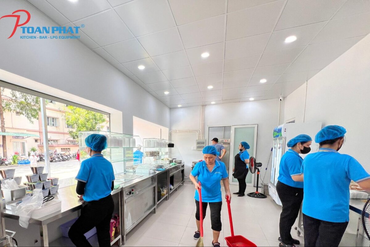 30+ Mẫu thiết kế bếp ăn bệnh viện 2025 - Tư vấn chi tiết từ A đến Z 7 Tiêu chuẩn vệ sinh an toàn thực phẩm cho khu bếp bệnh viện