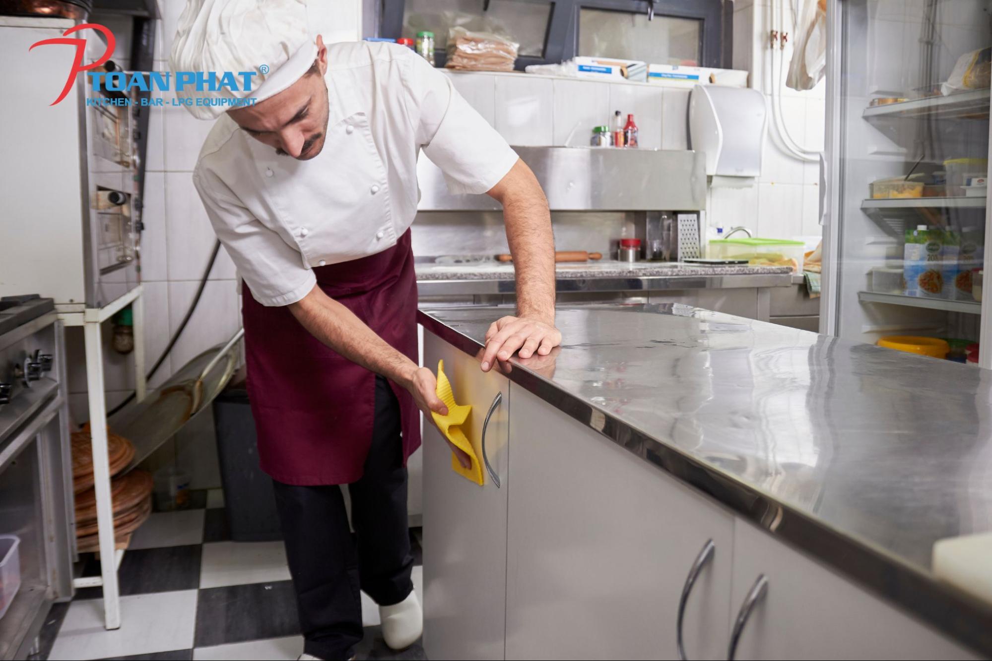 Nội quy bếp ăn tập thể, công ty, trường học chuyên nghiệp đầy đủ nhất 6 Bàn giao và kết thúc ca làm việc