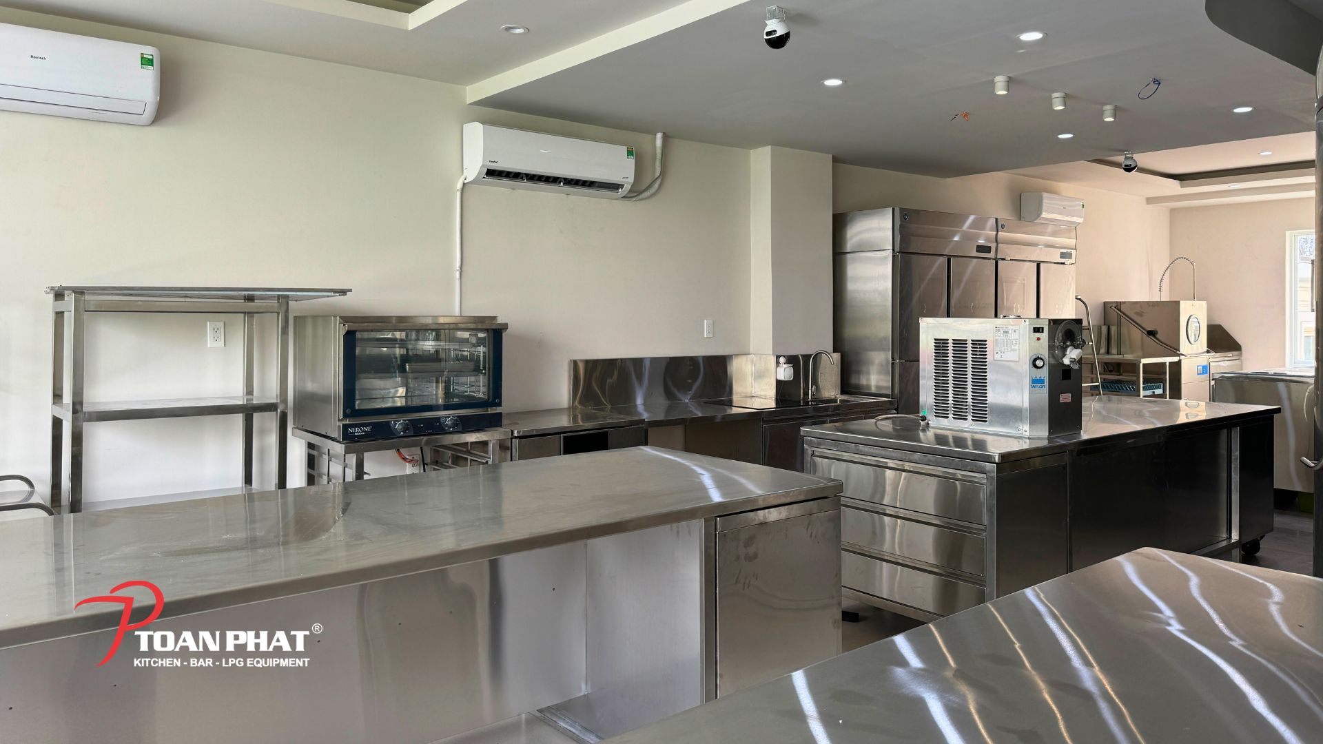 3 lỗi phổ biến khi thiết kế khu sản xuất bánh chủ tiệm cần biết 4 Dự án thi công bếp bánh quận 7 - 3 lỗi phổ biến khi thiết kế khu sản xuất bánh chủ tiệm cần biết