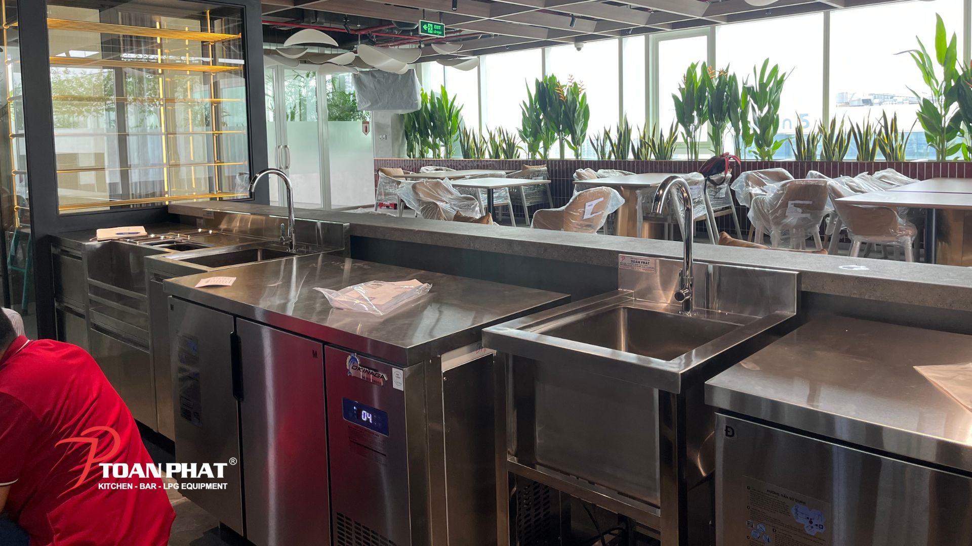 Dự án tiêu biểu: Toàn Phát thi công bếp nhà hàng trên tòa nhà Etown 11 Module quay bar
