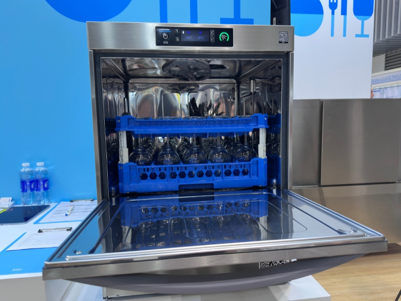 Máy rửa ly chính hãng tại showroom Toàn Phát