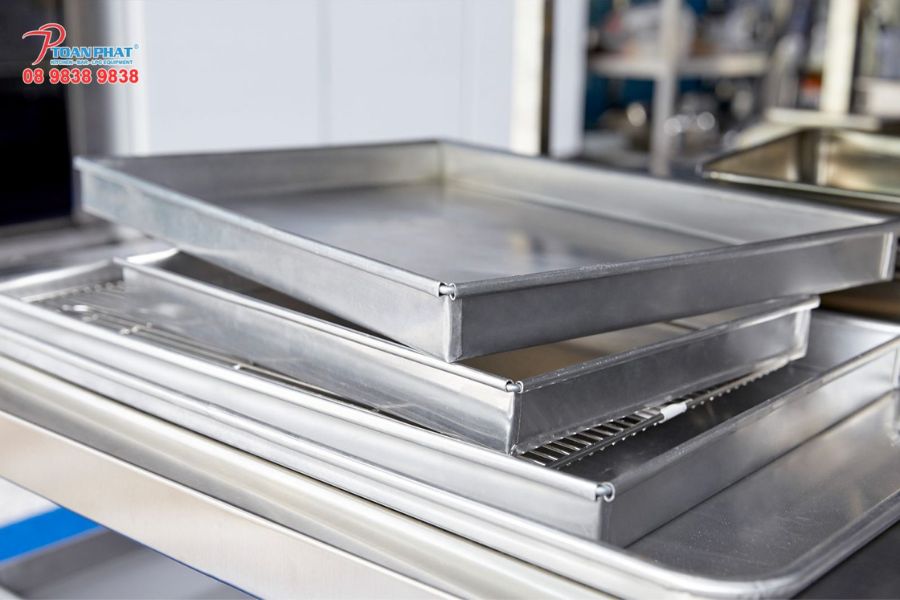 GIẢI PHÁP THI CÔNG BẾP BÁNH – BAKERY 14 Các loại khay inox Toàn Phát cung cấp