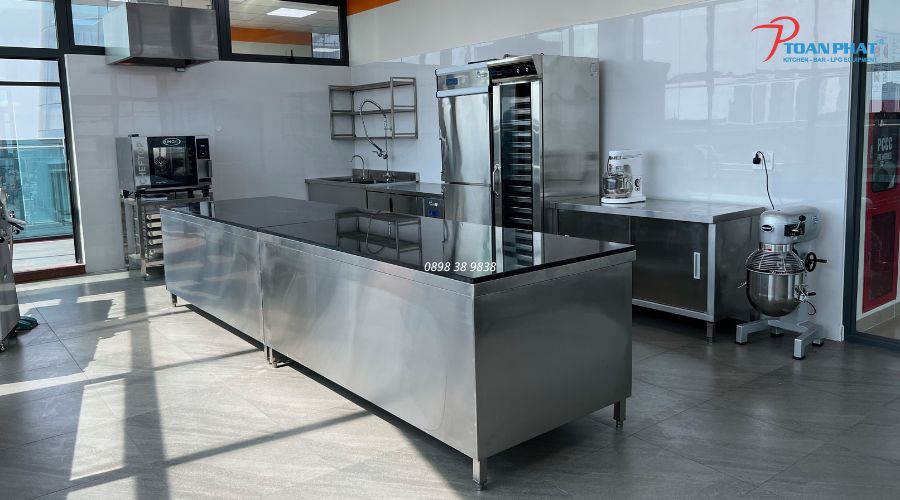 GIẢI PHÁP THI CÔNG BẾP BÁNH – BAKERY 5 Line thiết bị bếp bánh và bàn đá hoa cương Toàn Phát thi công