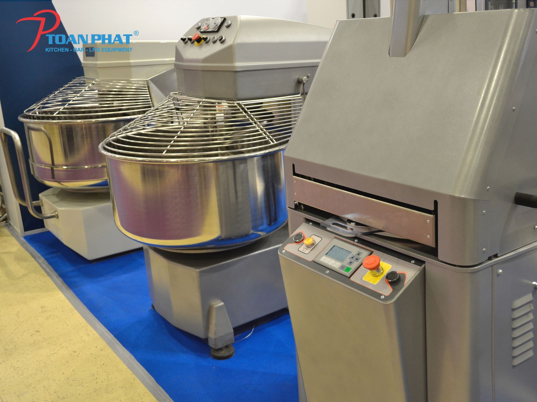 3 lỗi phổ biến khi thiết kế khu sản xuất bánh chủ tiệm cần biết 5 Máy trộn bột làm bánh do Toàn Phát sản xuất
