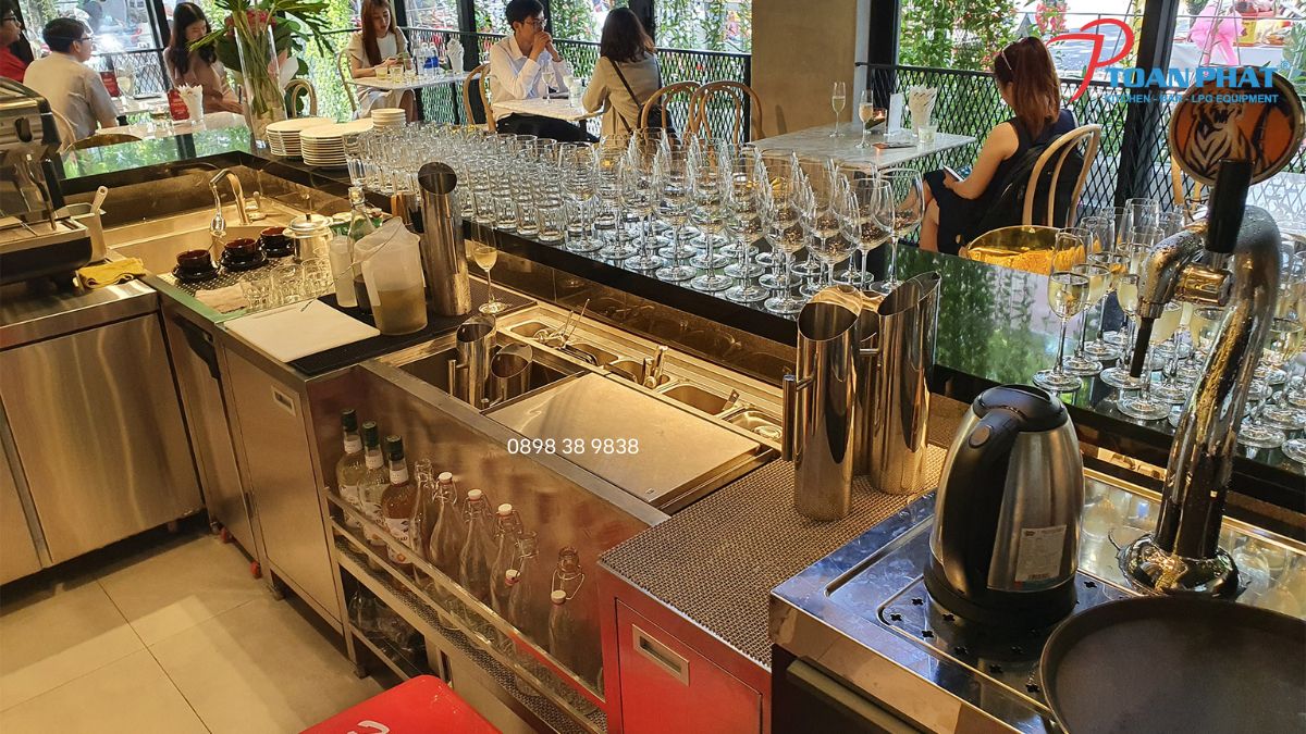 THÙNG ĐÁ CỬA LÙA CÓ RAIL ĐỂ RƯỢU 10 Mẫu module quầy bar có rail để rượu