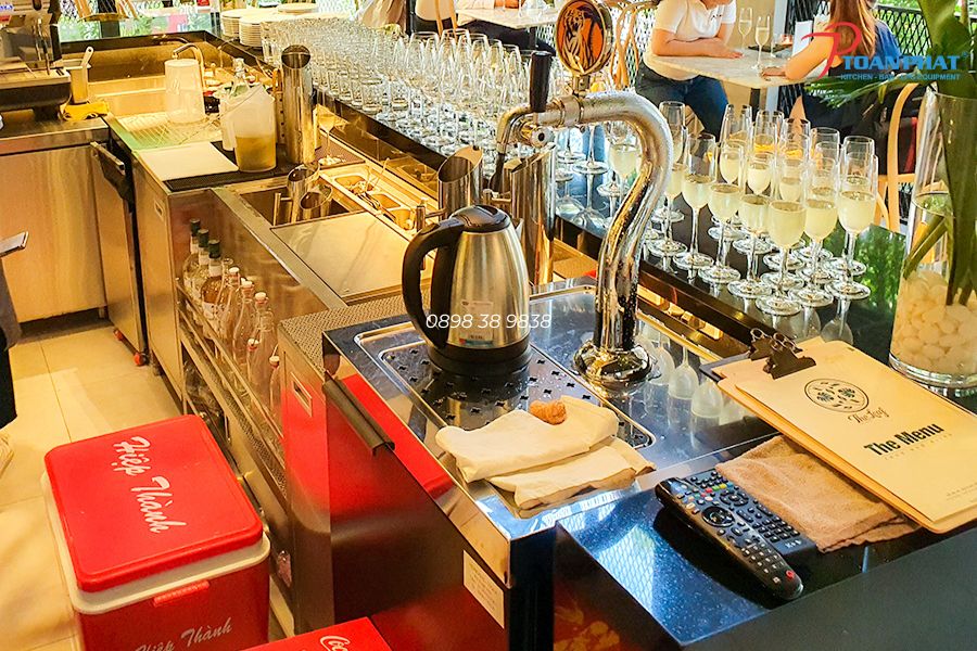 GIẢI PHÁP THI CÔNG BAR – CAFE – TRÀ SỮA 5 Bar Beer và quầy pha chế do Toàn Phát thiết kế