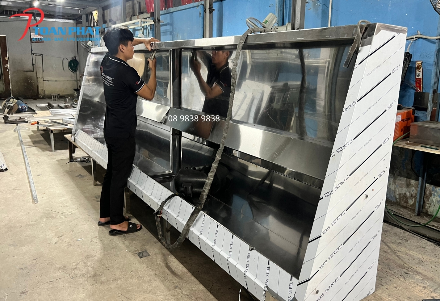 Làm từ inox 304 cao cấp, chống gỉ sét