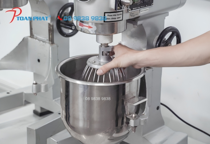 TOP 4 Máy trộn bột cho tiệm bánh nhỏ phù hợp chất lượng nhất 11 Máy trộn bột Berjaya