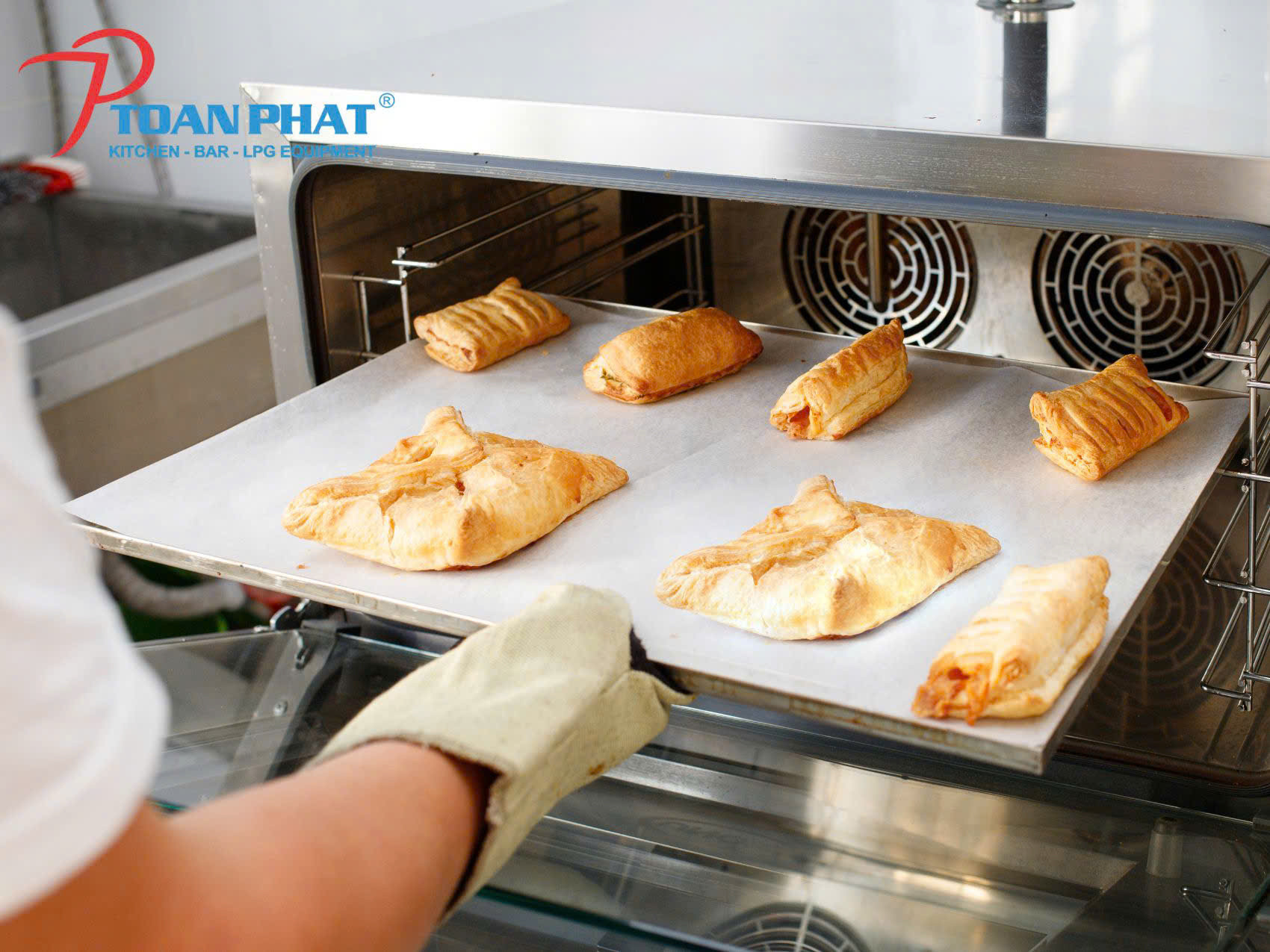 Lò nướng bánh mì công nghiệp chính hãng, đa dạng mẫu mã 7 Kinh nghiệm chọn mua lò nướng bánh mì công nghiệp phù hợp