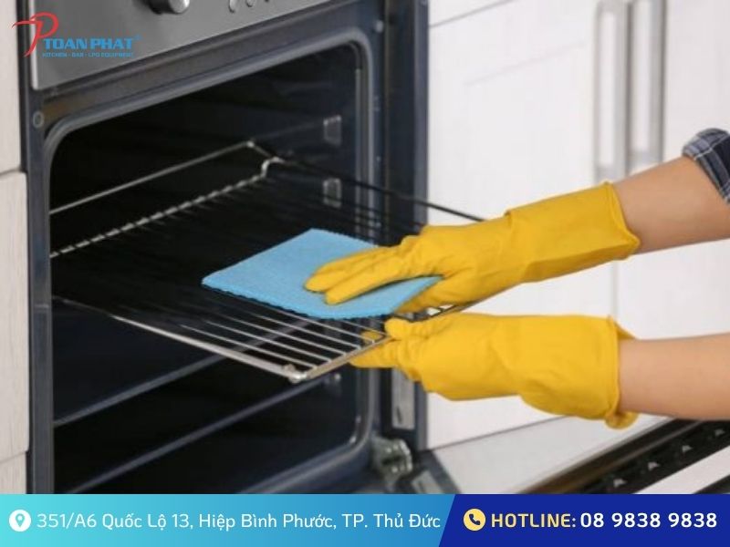 3 Cách vệ sinh lò nướng công nghiệp định kỳ sạch bền như mới 9 Những lưu ý quan trọng khi vệ sinh lò nướng công nghiệp
