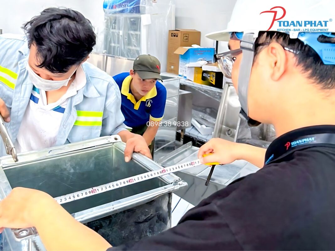 5 TIÊU CHÍ KHI THI CÔNG BẾP BỆNH VIỆN 6 xuong san xuat inox22 1067x800 1