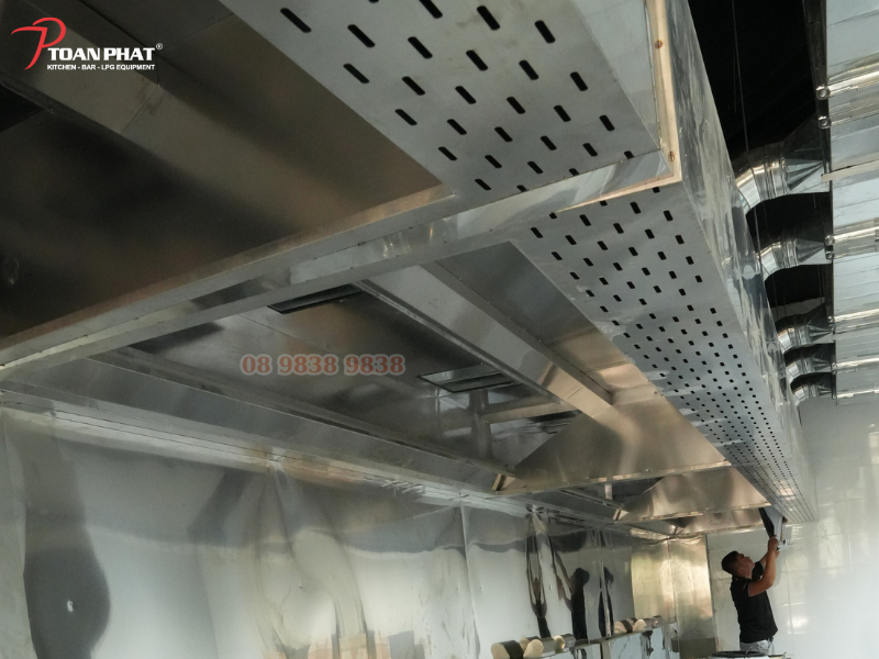 DỰ ÁN THI CÔNG HỆ THỐNG BẾP NHÀ HÀNG TIỆC CƯỚI ĐỒNG XANH 2 Hệ thống hút khói công suất lớn do Toàn Phát lắp đặt