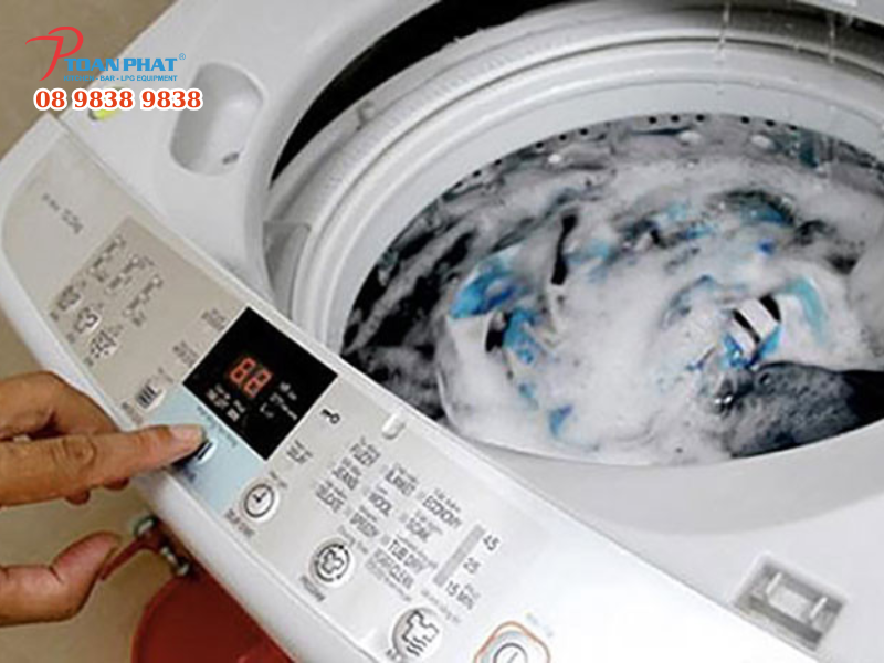 10+ Lỗi máy giặt công nghiệp thường gặp và cách xử lý tốt nhất 4 Lỗi máy giặt công nghiệp xả nước khi đang vắt
