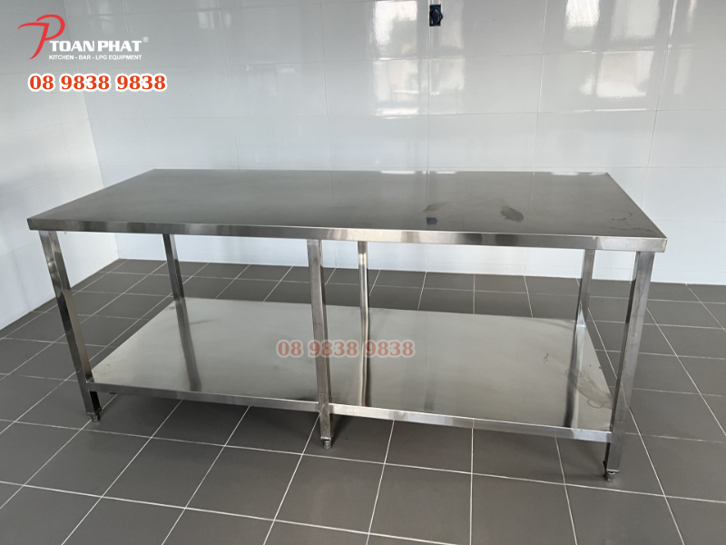 DỰ ÁN THIẾT KẾ BẾP CÔNG NGHIỆP CHO TRƯỜNG MẦM NON BCONS 7 Bàn inox 2 tầng