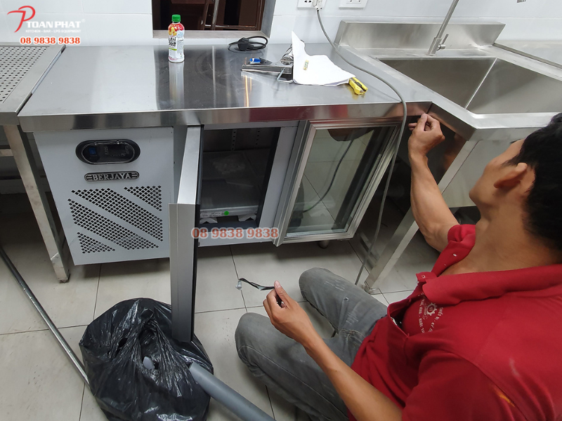 THIẾT KẾ VÀ THI CÔNG BẾP CÔNG NGHIỆP NHÀ HÀNG - KHÁCH SẠN ANNETA 6 Bàn mát Berjaya 2 cánh do Toàn Phát lắp đặt