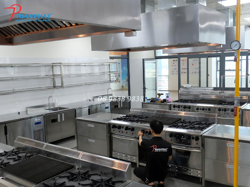 Thi công bếp công nghiệp - nhà hàng, khách sạn uy tín giá tốt 20 Đội ngũ kỹ thuật Toàn Phát sẵn sàng bảo trì, bảo dưỡng khi bạn cần