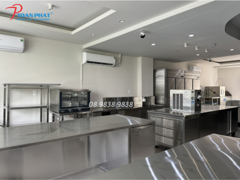 bep cong nghiep do toan phat thi cong 2