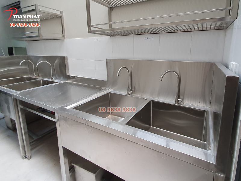 THIẾT KẾ VÀ THI CÔNG BẾP CÔNG NGHIỆP NHÀ HÀNG - KHÁCH SẠN ANNETA 7 Chậu rửa inox đôi do Toàn Phát sản xuất và lắp đặt