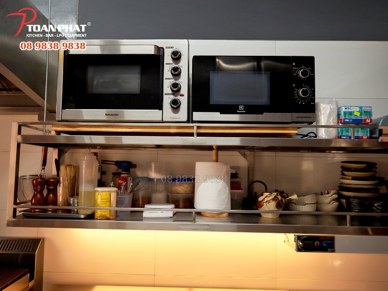 DỰ ÁN THI CÔNG QUẦY BAR TẠI TRE EATERY AND BAR 7 Lò nướng Sharp và lò vi sóng Electrolux