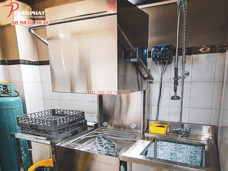 DỰ ÁN BẾP CÔNG NGHIỆP NHÀ HÀNG VEE AYY FOOD| DO TOÀN PHÁT THI CÔNG 3 Máy rửa chén do Toàn Phát lắp đặt cho Vee Ayy Food