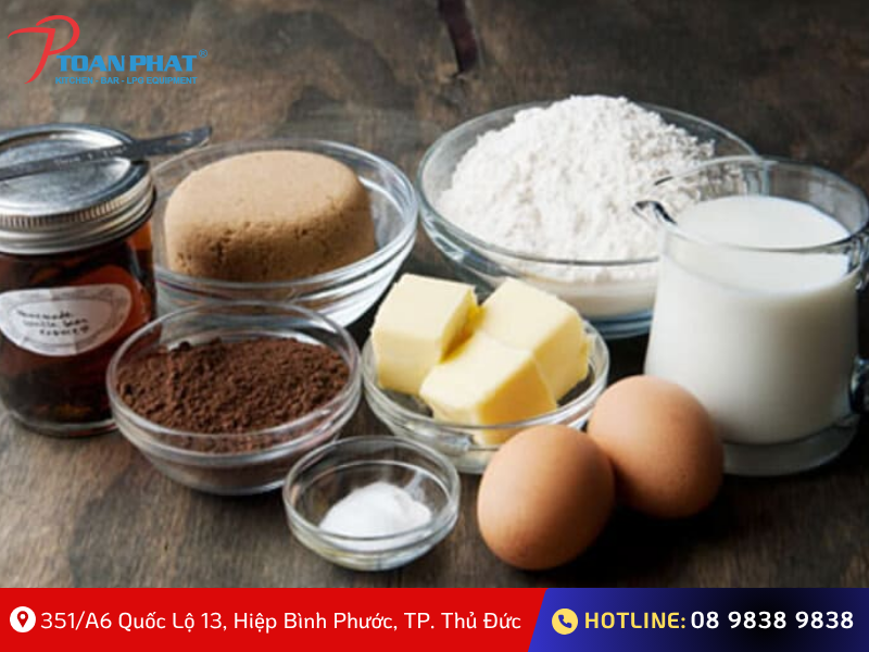 Quy trình sản xuất bánh mì công nghiệp đạt chuẩn chất lượng 2025 1 Quy trình làm bánh mì công nghiệp - Chuẩn bị nguyên liệu