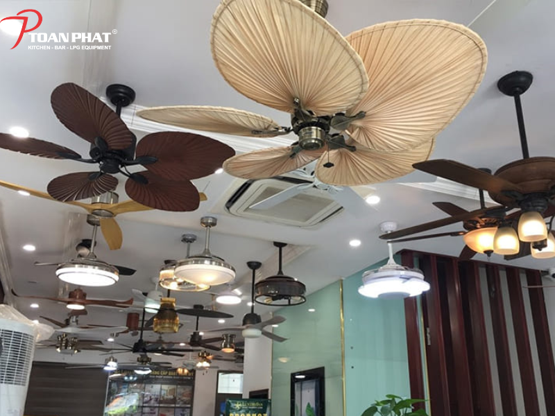 Danh sách thiết bị cần có khi mở quán phở đầy đủ nhất 12 Quạt, đèn trong quán phở