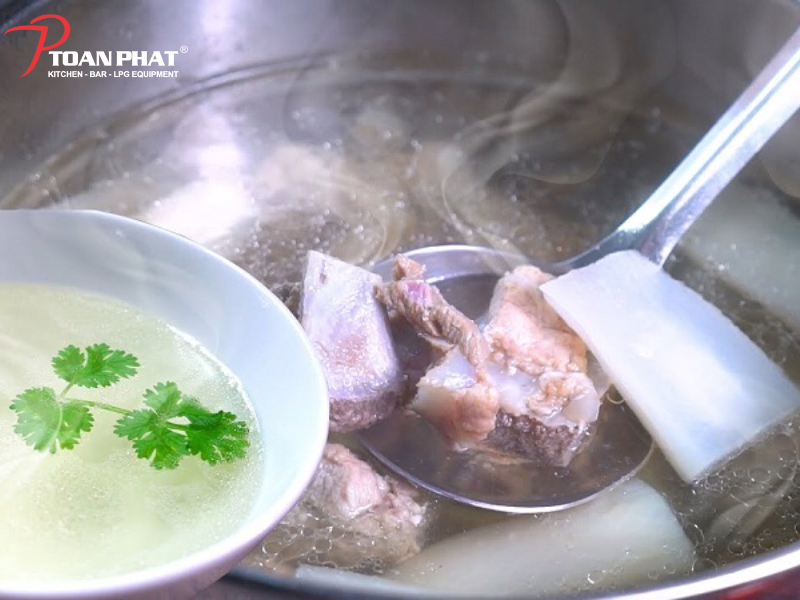 TOP 10+ Món ăn có thể nấu bằng nồi phở điện thơm ngon nhất 2 Nước dùng được nấu từ nồi phở điện