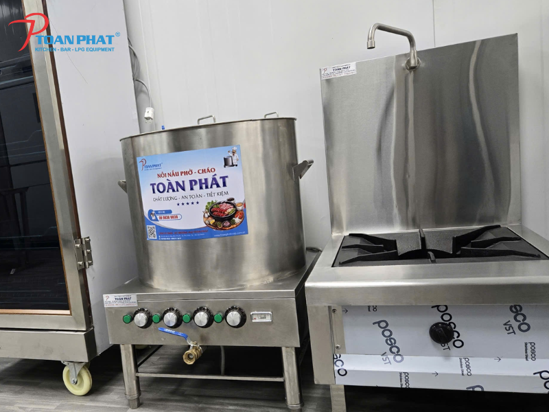 Nồi điện nấu phở 50L inox 304 cao cấp | Giá cạnh tranh 4 Nồi phở điện được trưng bày tại showroom Toàn Phát với đầy đủ dung tích