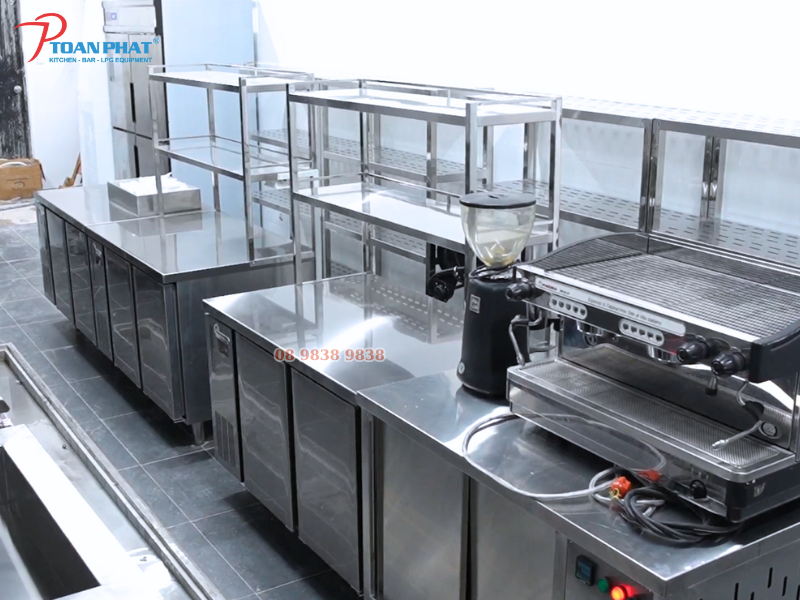 Khu bếp lạnh bếp công nghiệp nhà hàng Âu