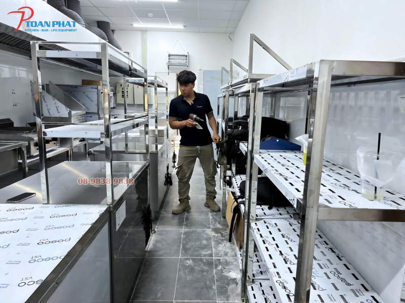 Khu kho khô bếp công nghiệp nhà hàng Âu