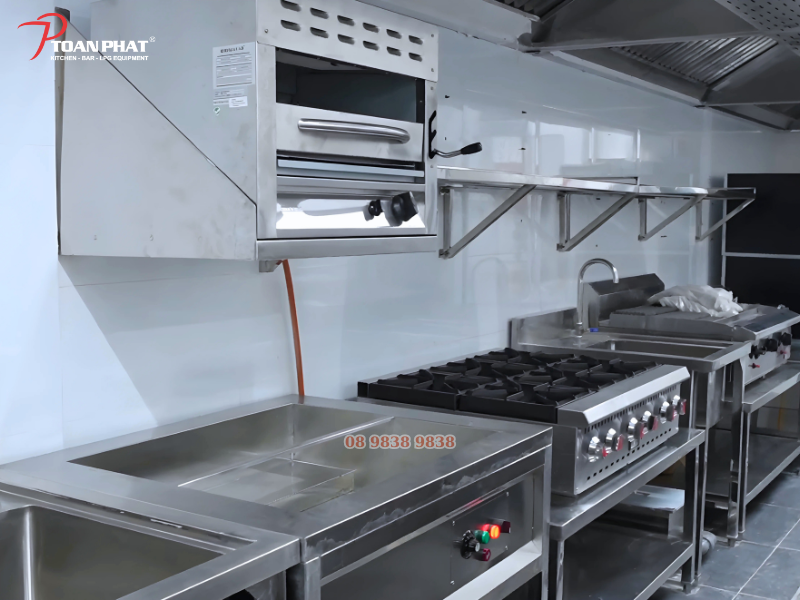 Khu bếp nóng bếp công nghiệp nhà hàng Âu