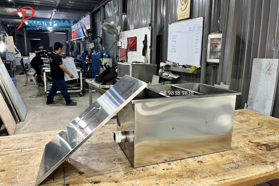 Bể tách mỡ inox giải pháp xử lý dầu mỡ hiệu quả cho bếp công nghiệp