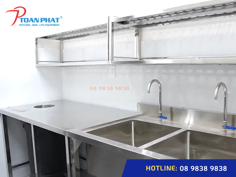 BÀN INOX CÓ LỖ XẢ RÁC 3 bàn inox có lỗ xả rác của Toàn Phát
