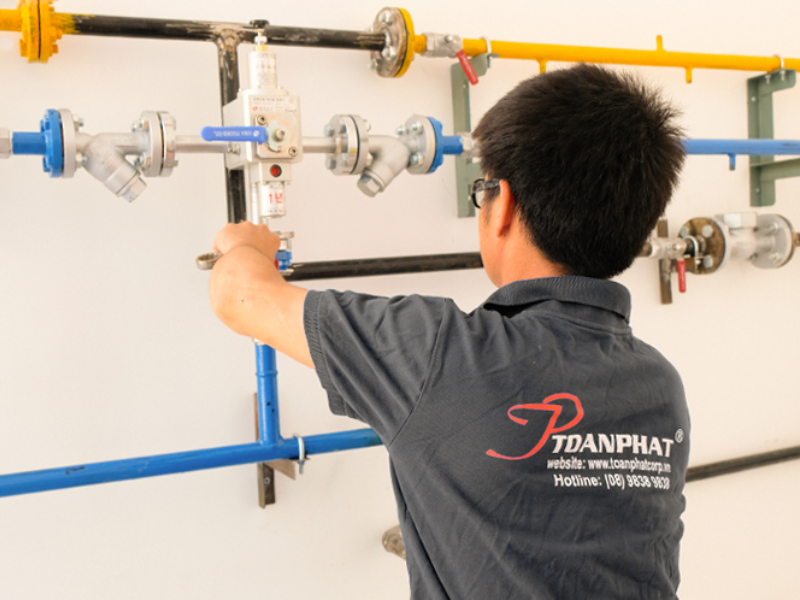 Dự án thi công bếp trung tâm thương mại BCONS 12 Hệ thống gas do Toàn Phát lắp đặt