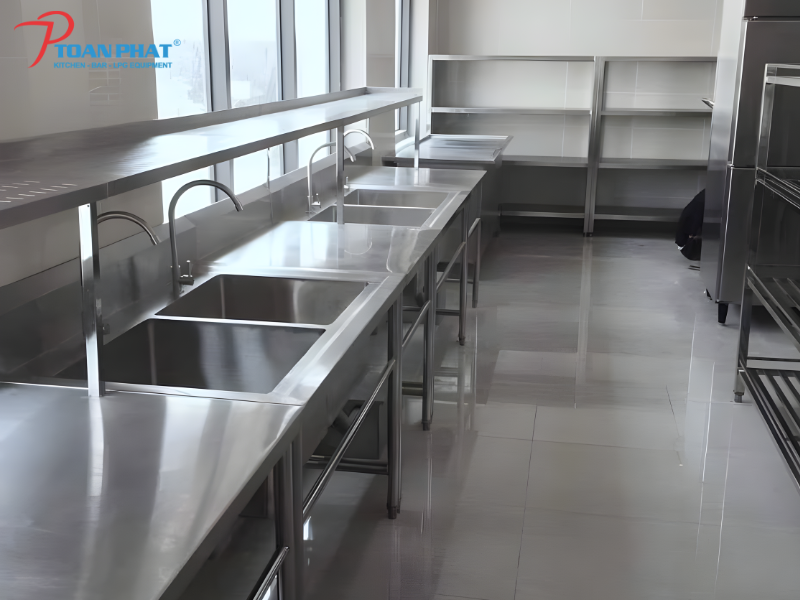 BÀN BẾP INOX CÓ CHẬU RỬA CHẤT LIỆU 304 CAO CẤP, TIỆN DỤNG 4 Ưu điểm bàn sơ chế inox 304 do Toàn Phát gia công sản xuất