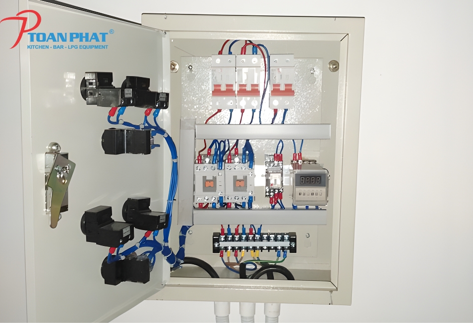 DỰ ÁN THI CÔNG BỂ TÁCH MỠ INOX 304 CÔNG NGHIỆP TẠI SIÊU THỊ CO.OPMART - DĨ AN, BÌNH DƯƠNG 5 Tủ điều khiển trung tâm