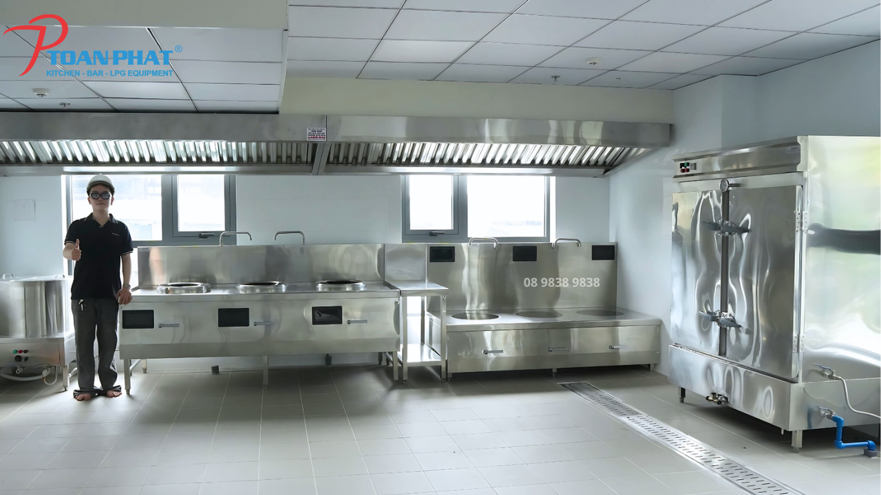 Bếp Á 3 họng do Toàn Phát sản xuất và lắp đặt cho trường mầm non BCONS