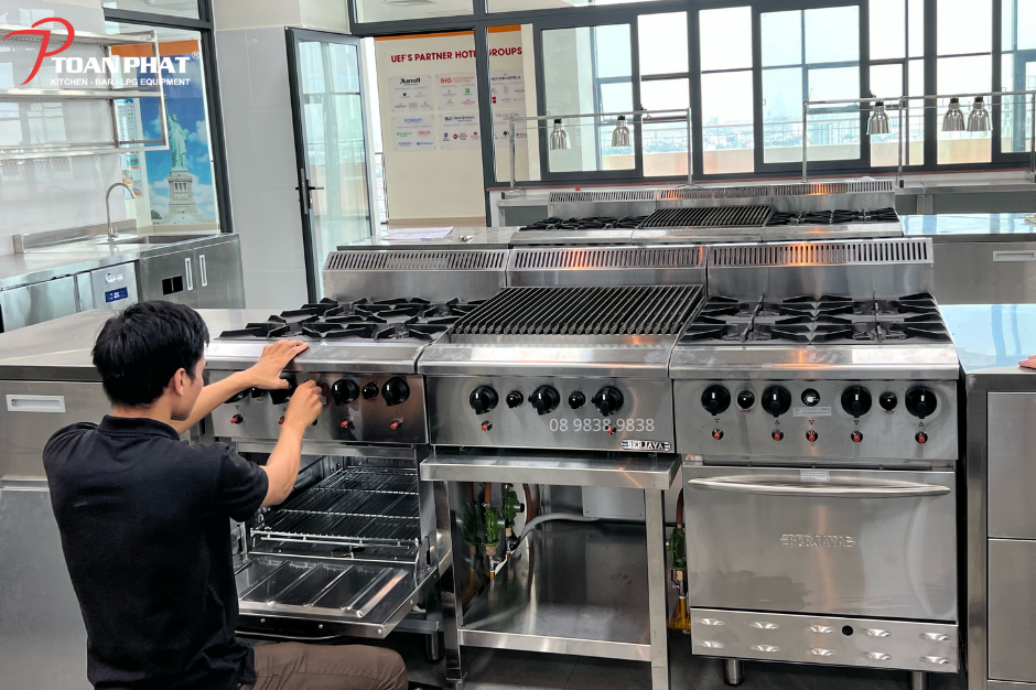 Bếp Âu Toàn Phát được làm từ inox 304 cao cấp