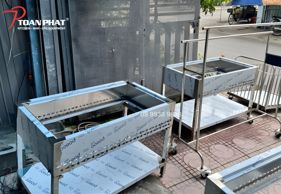Sản phẩm được sản xuất trực tiếp tại xưởng inox Toàn Phát, làm từ inox 304 cao cấp