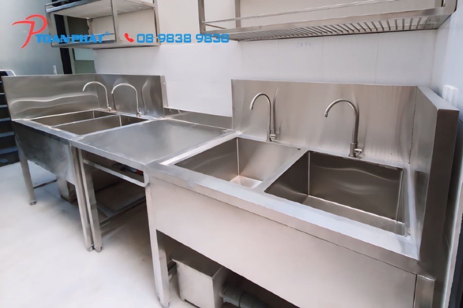 CHẬU RỬA CÔNG NGHIỆP 3 HỐ 4 Mẫu chậu rửa 3 hố inox phổ biến hiện nay
